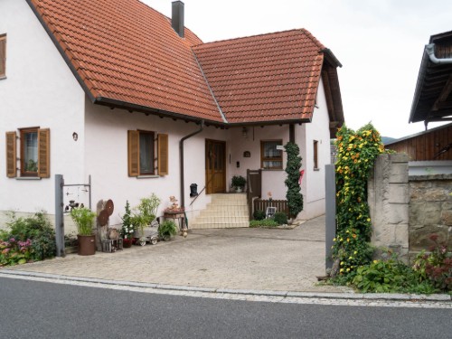 Ferienwohnung - 3 Personen -  - Am Rathaus - 97497 - Dingolshausen