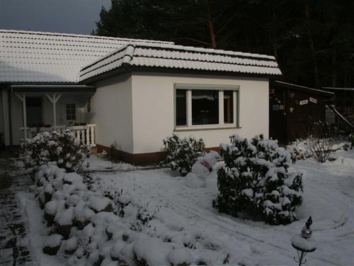 Holiday Home/Apartment - 5 persons -  - Garten mit Grillterrasse. Hunde willkommen! Umzäuntes Grunds - 18230 - Biendorf