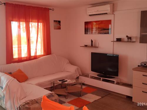 Holiday Home/Apartment - 4 persons -  - Necujam - 21430 - Necujam