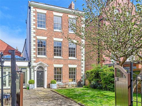 Holiday home - 10 persons -  - Whitby - YO21 3AP