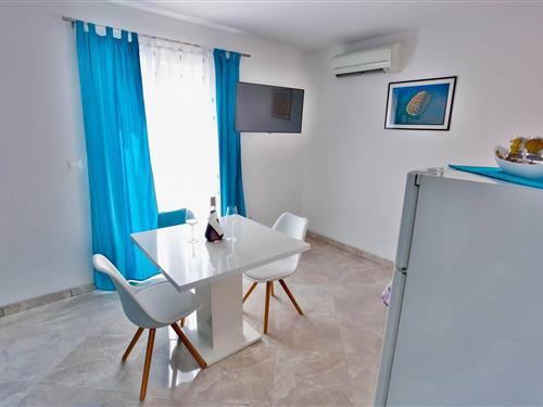 Holiday Home/Apartment - 2 persons -  - 21403 - Sutivan