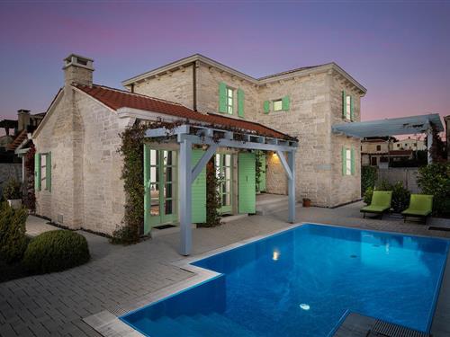 Holiday home - 8 persons -  - Vrcevan - 52204 - Liznjan