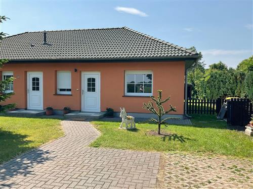 Holiday Home/Apartment - 4 persons -  - Ferienhaus im Wiesenweg - 18528 - Parchtitz