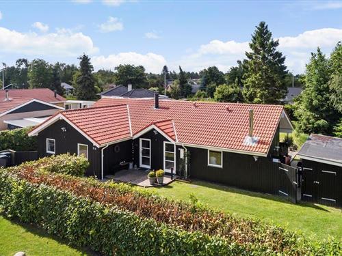 Sommerhus - 11 personer -  - Tranevej 11 B - Marielyst - 4873 - Væggerløse