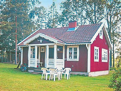Holiday home - 4 persons -  - Barnebo - 384 91 - Blomstermåla