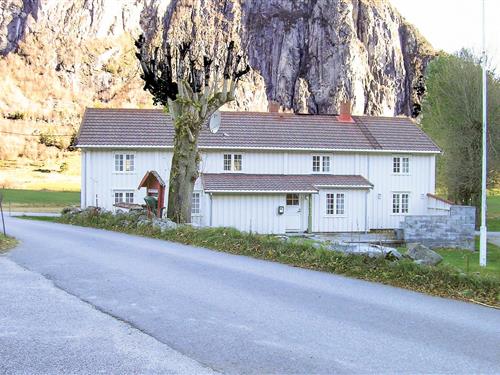 Sommerhus - 10 personer -  - Jovollstua - Eresfjord/Øverås - 6470 - Eresfjord