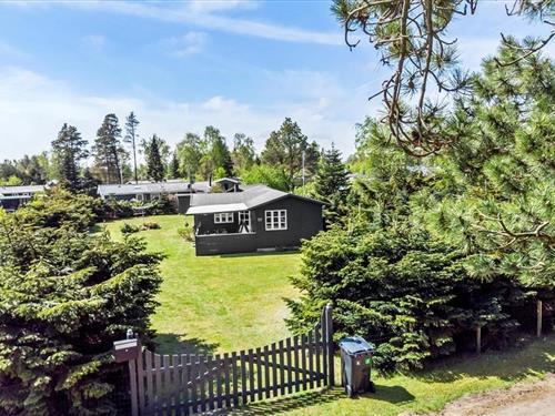 Holiday Home/Apartment - 4 persons -  - Petuniavej - Marielyst - 4873 - Væggerløse