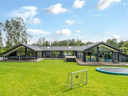 Sommerhus - 22 personer -  - Pimpernelvej - Marielyst - 4873 - Væggerløse