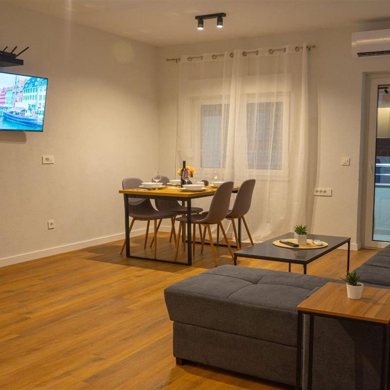 Ferielejlighed - 4 personer -  - 21223 - Okrug Gornji