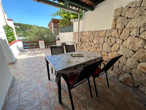 Holiday Home/Apartment - 4 persons -  - Jelsa - 21465 - Jelsa