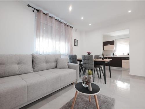 Holiday apartment - 4 persons -  - Vrbovec - 10340 - Vrbovec