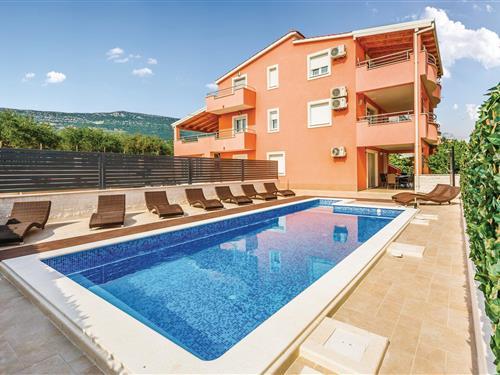 Sommerhus - 18 personer -  - Crnoci - Trogir-Kastel Novi - 21216 - Kastel Novi