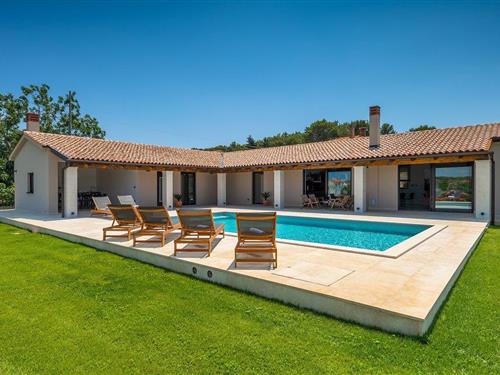 Holiday home - 6 persons -  - Valdebecki put - 52100 - Pula