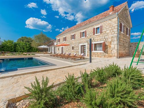 Holiday home - 10 persons -  - Bronici Gojcete - Sibenik-Citluk - 22303 - Citluk