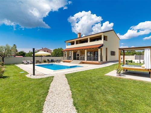 Holiday home - 8 persons -  - Bršcici - 52342 - Juršici