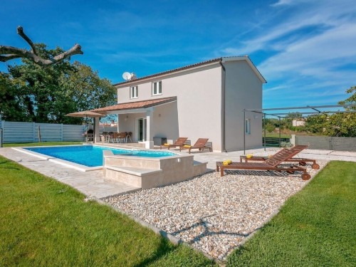 Holiday home - 6 persons -  - 52444 - Tinjan