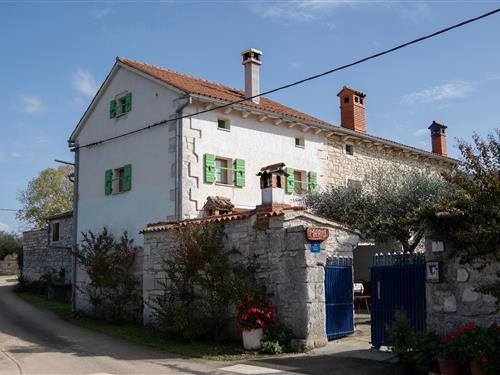 Holiday Home/Apartment - 5 persons -  - 52342 - Peresiji