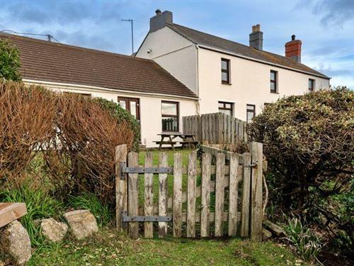 Holiday home - 6 persons -  - TR19 7AX - Sennen