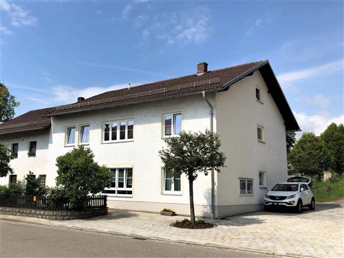 Ferienwohnung - 6 Personen -  - Kirchplatz - 93499 - Zandt