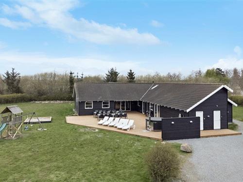 Sommerhus - 24 personer -  - Blommestien - Marielyst - 4872 - Idestrup
