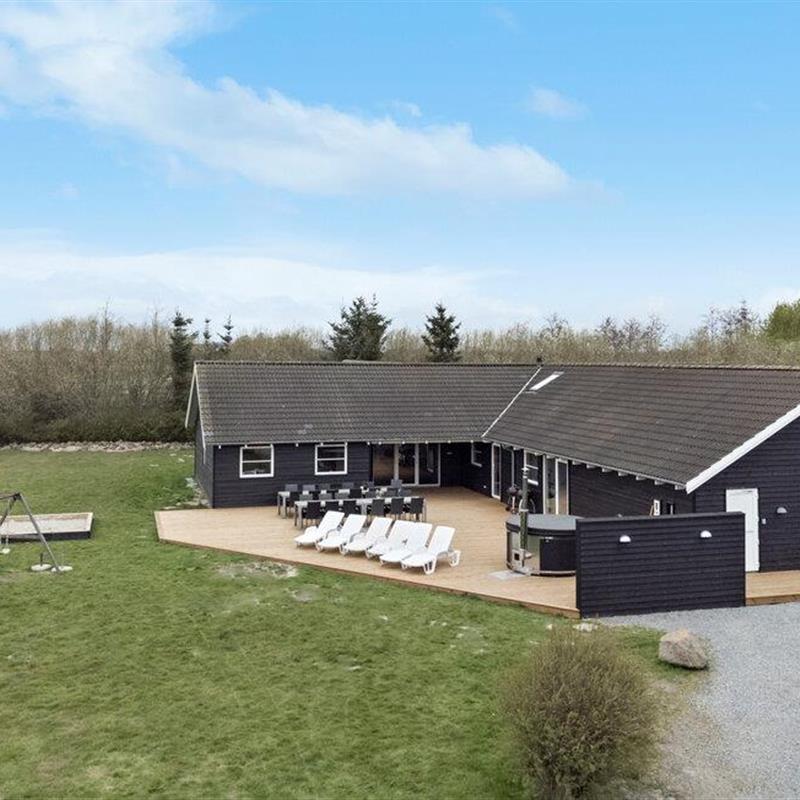 Sommerhus - 24 personer -  - Blommestien - Marielyst - 4872 - Idestrup