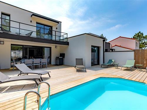 Holiday home - 10 persons -  - Allée des Vagues, - 85160 - Saint-Jean-De-Monts