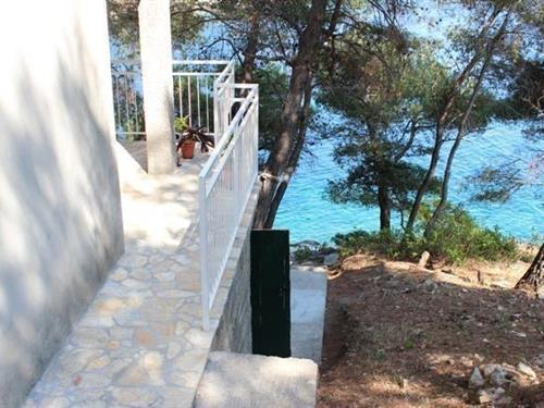 Holiday Home/Apartment - 6 persons -  - Gdinj - 21467 - Gdinj