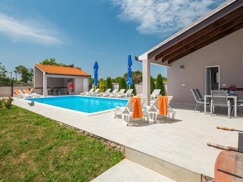 Holiday home - 16 persons -  - Valtursko polje - Pula - 52204 - Valtura