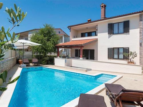 Holiday home - 8 persons -  - Busolerska - 52100 - Pula