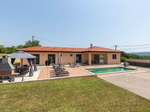 Holiday home - 8 persons -  - 52220 - Drenje