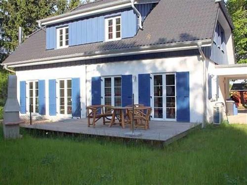 Holiday Home/Apartment - 5 persons -  - Doppelhaushälfte, moderne Ferienwohnung - 18569 - Ummanz