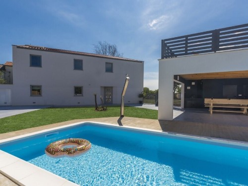 Villa - 8 persons -  - 52444 - Tinjan
