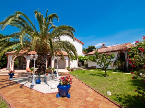 Holiday home - 8 persons -  - 52440 - Porec