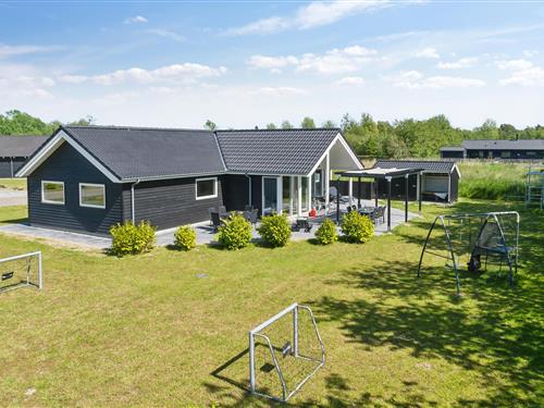Sommerhus - 12 personer -  - Blommestien - Marielyst - 4872 - Idestrup