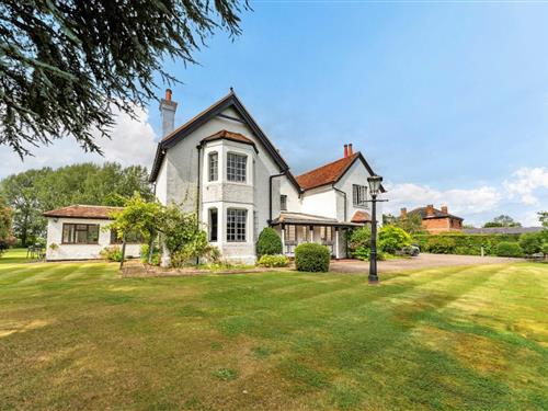 Holiday home - 16 persons -  - HP23 4PS - Tring