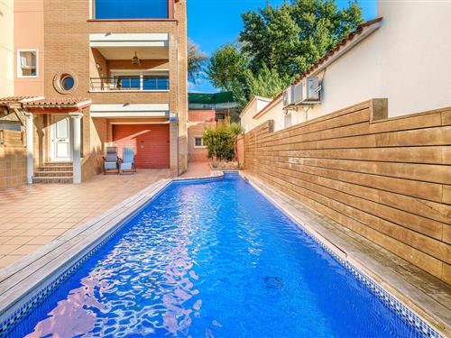 Holiday home - 5 persons -  - Pasaje Enrique Granados - 08380 - Malgrat De Mar