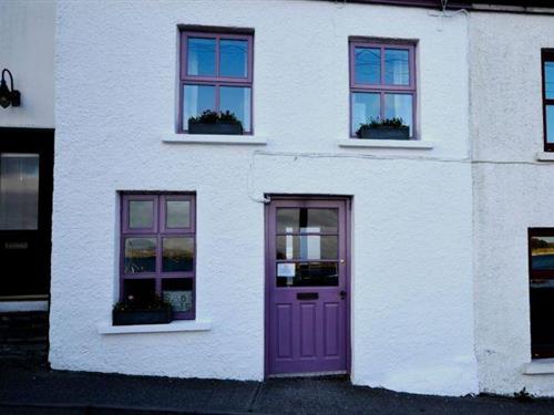 Holiday Home/Apartment - 4 persons -  - H91FV0A - Roundstone