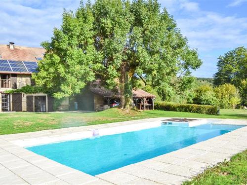 Holiday home - 15 persons -  - Rue du bois du Ban - 39320 - Loisia