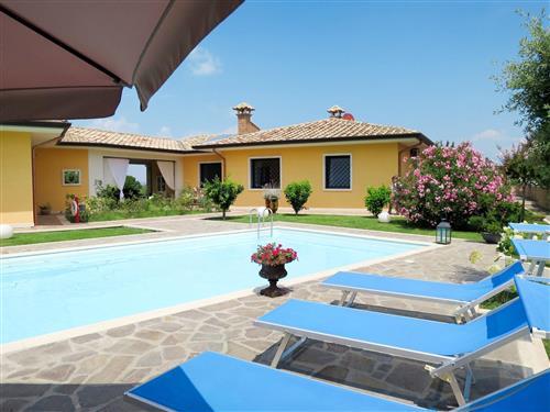 Holiday home - 10 persons -  - Lago Di Bolsena - 01010