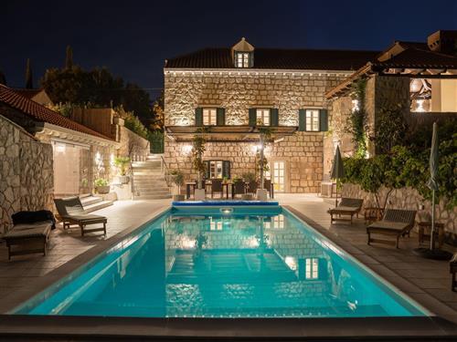 Holiday home - 12 persons -  - Mocici - 20213 - Cilipi