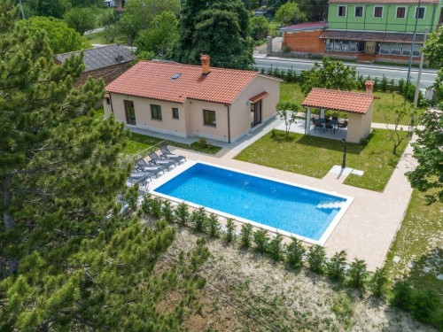 Holiday home - 6 persons -  - Lupoglav - 52426 - Lupoglav