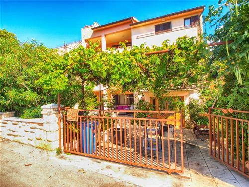 Holiday Home/Apartment - 4 persons -  - kaštanjež - 52100 - Banjole