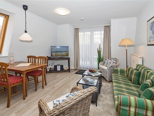 Holiday Home/Apartment - 4 persons -  - Strandpromenade - 17429 - Bansin