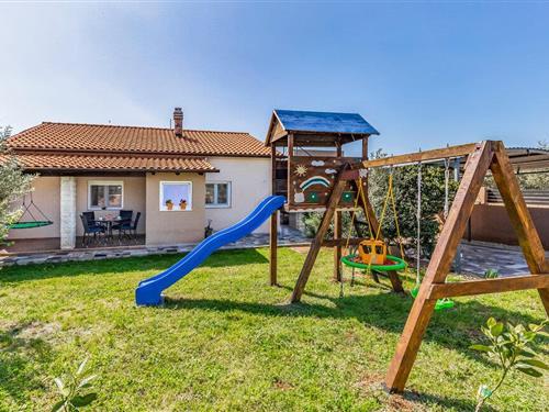 Holiday home - 6 persons -  - Valtursko polje - 52100 - Pula
