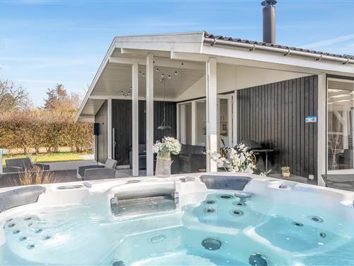 Sommerhus - 6 personer -  - Klitrosevej - Marielyst - 4873 - Væggerløse