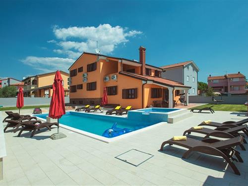 Holiday Home/Apartment - 14 persons -  - Fojbon BB - 52100 - Pula