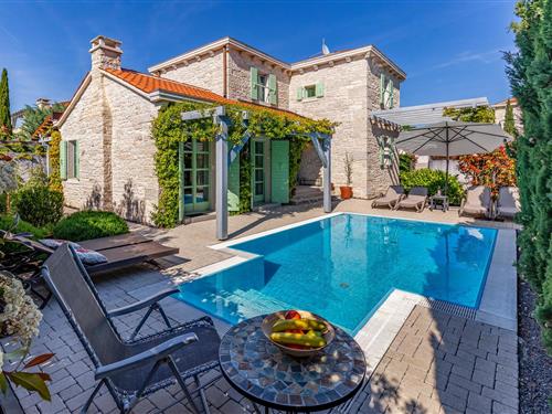 Holiday home - 8 persons -  - Vrcevan - 52204 - Liznjan