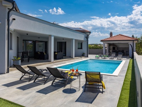 Villa - 8 persons -  - 52100 - Pula