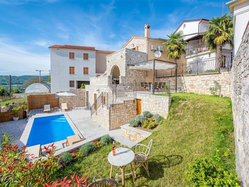 Holiday home - 8 persons -  - 52000 - Pazin