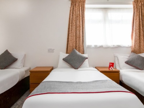 Hotel - 1 Person -  - CF11 6BB - Cardiff